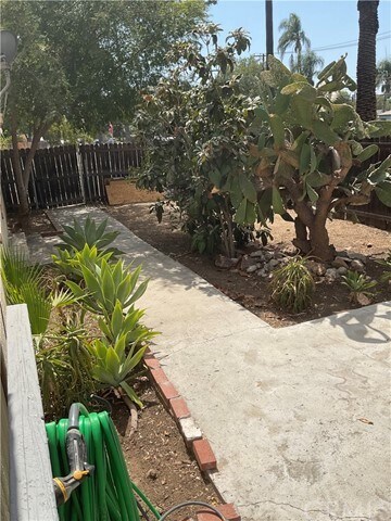 Building Photo - 4091 Linwood Pl