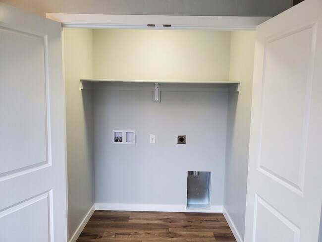 Building Photo - 220 Cheryl Ln