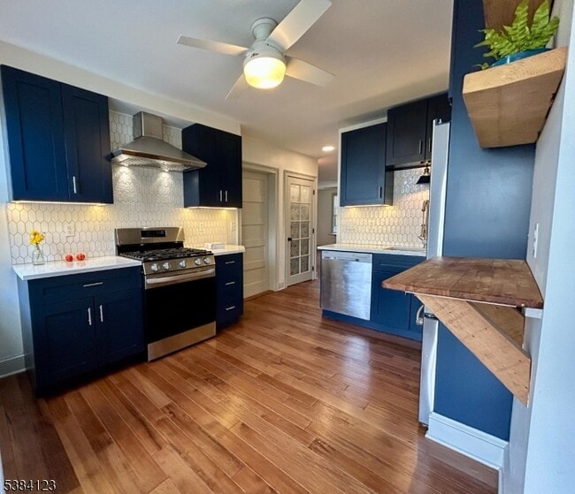 Building Photo - 60 James St