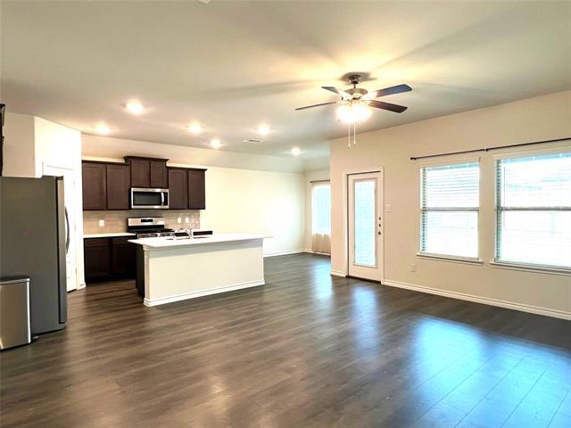 Building Photo - 812 Goldenrod Ln