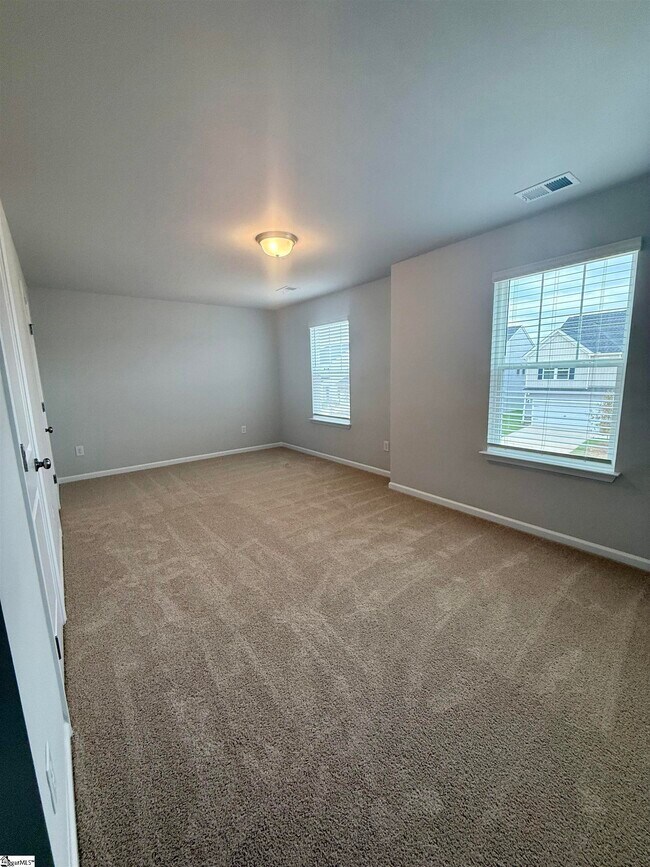 Building Photo - 141 Gervais Cir