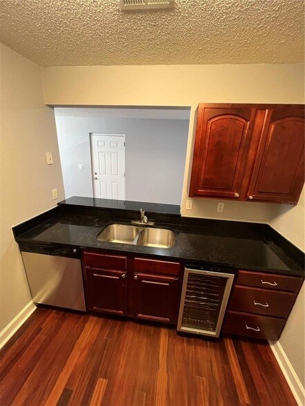Building Photo - 2035 Dixie Belle Dr