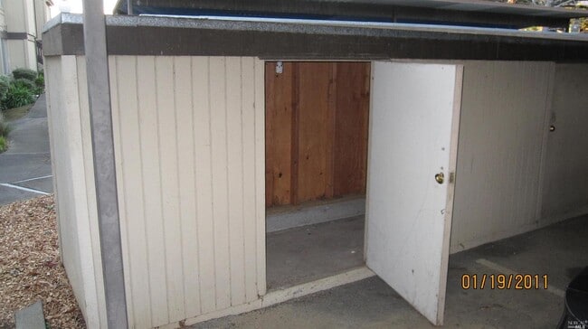 Building Photo - 355 Parkview Terrace