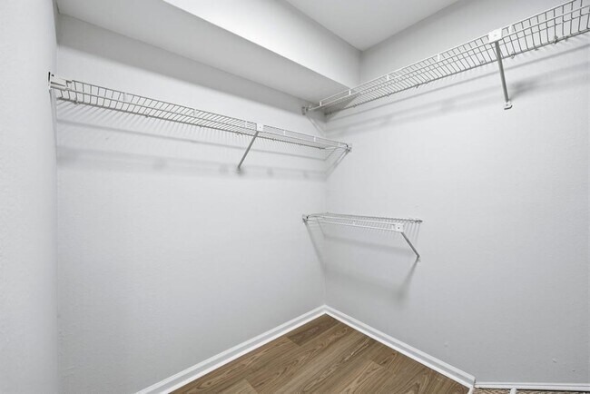 Building Photo - Modern 3BD, 2.5BA North Raleigh Townhome with Upgrades in a Prime Location Near Top Shopping, Din...