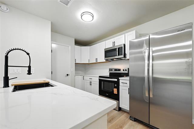 Building Photo - 2834 Townbluff Dr