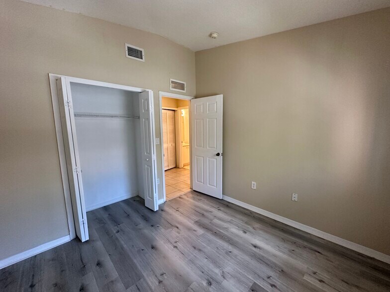 Building Photo - 1261 SE 31st Ct