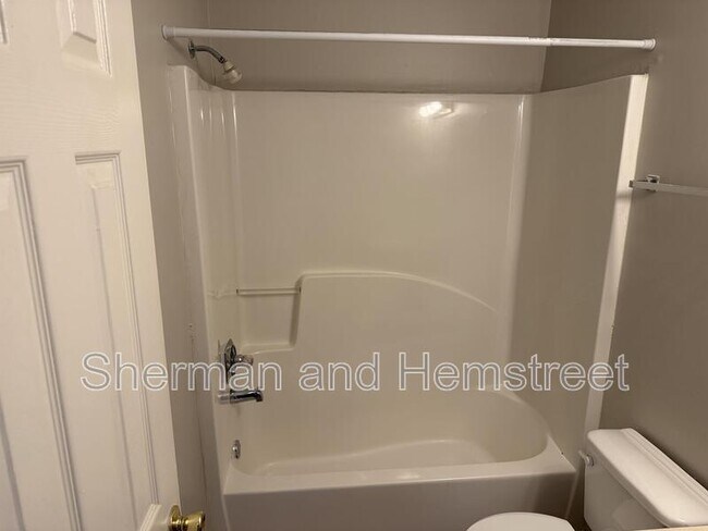 Building Photo - 520 Commons Dr