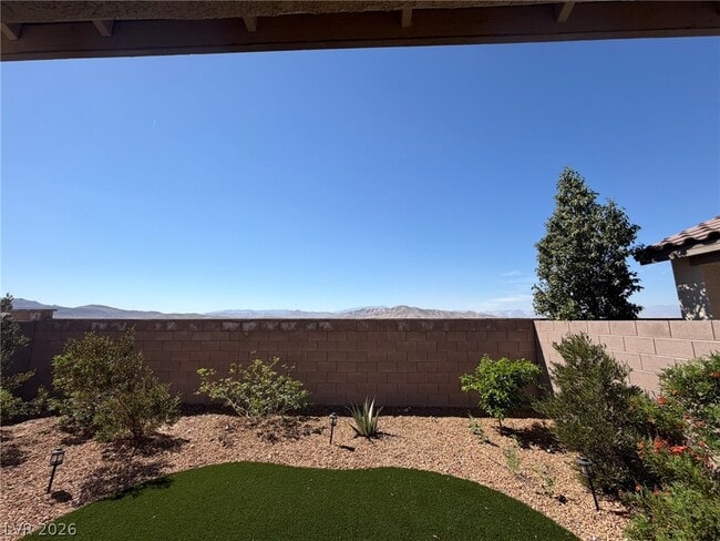 Building Photo - 2283 Teatro Ave