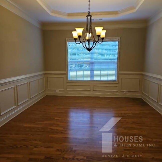 Building Photo - 204 Wild Meadow Dr
