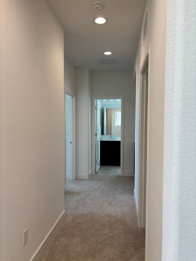 Building Photo - Beautiful 2025 Built 4/2 - New Subdivision!