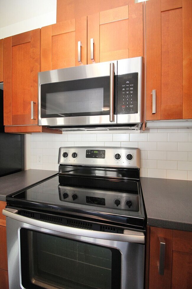 Building Photo - 1460-1460 NE Alberta St