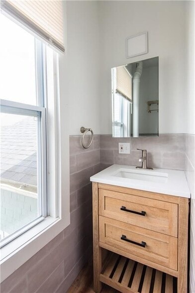 Building Photo - 11 Brewer St