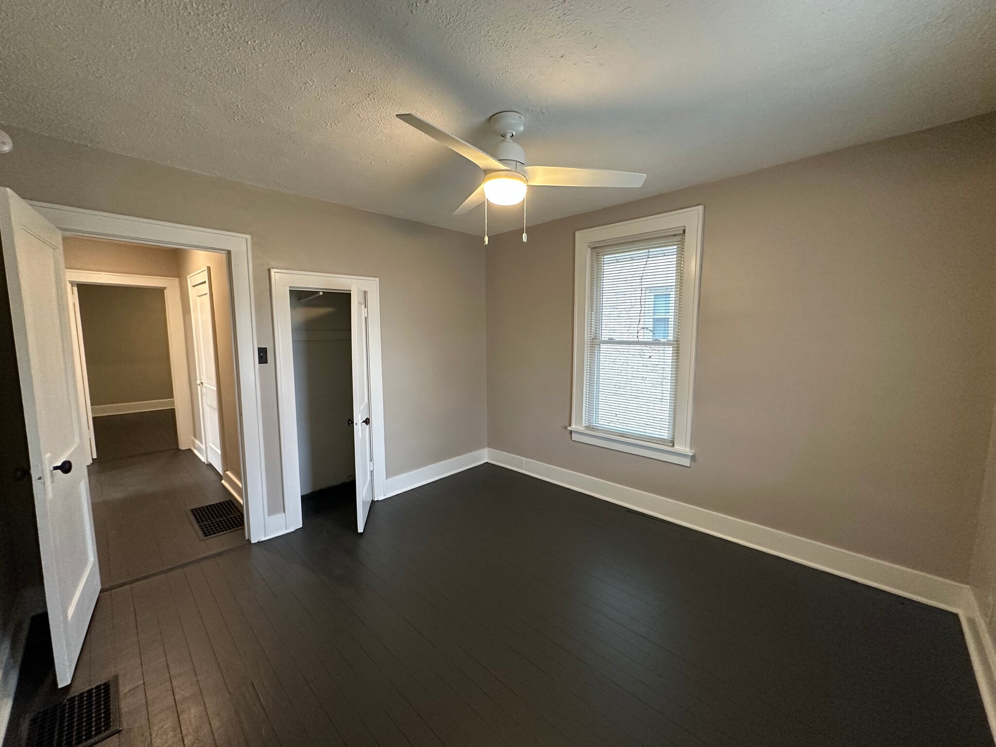 Building Photo - 424 Cherry St