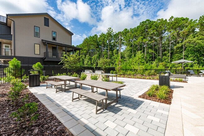 Building Photo - 11830 Buckfield Cir
