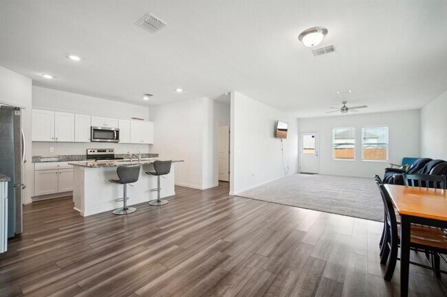 Building Photo - 200 Gemsbok Rd