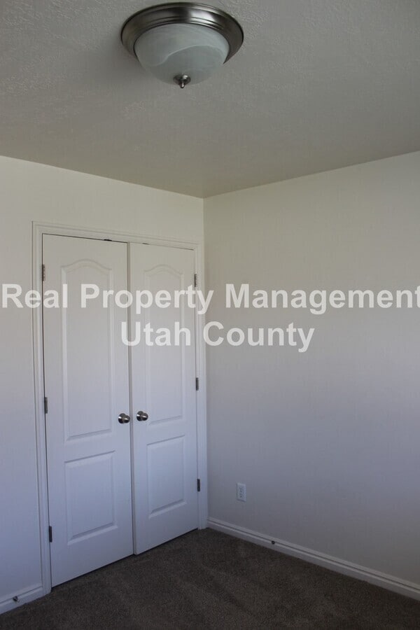 Building Photo - 749 North Devonshire Drive