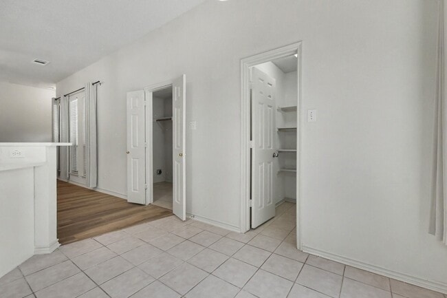 Building Photo - 1306 Woodmont Dr