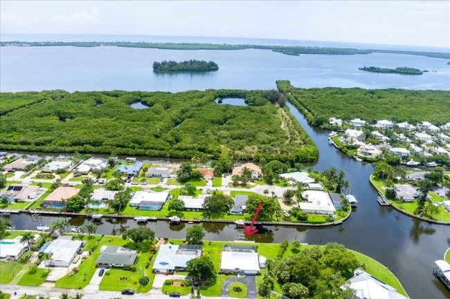 Building Photo - 2066 5th Ct SE