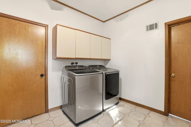 Building Photo - 601 Duchess Ct