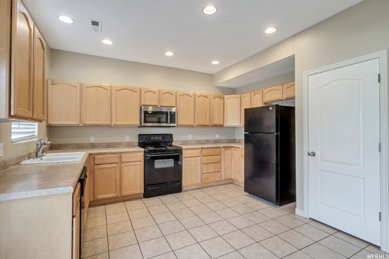 Building Photo - 273 Interlochen Ln