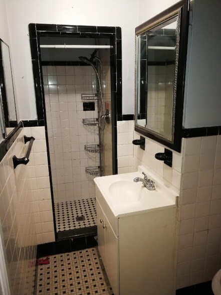 Building Photo - 363 Mechanic St