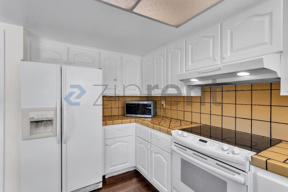 Building Photo - Unit