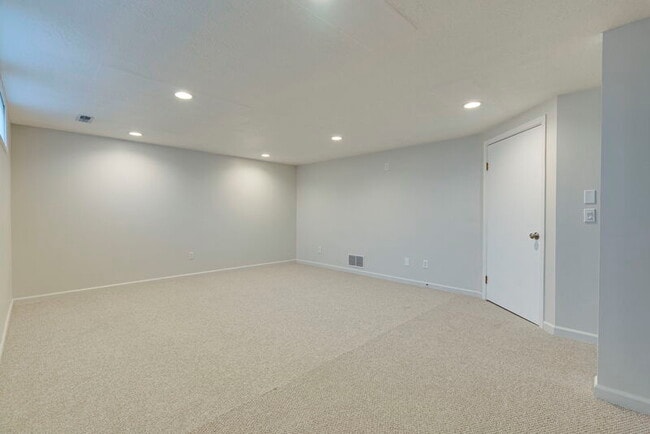 Building Photo - 3333 SE 167th Ave