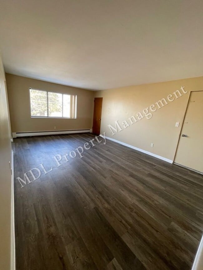 Building Photo - 2215 Weiss St