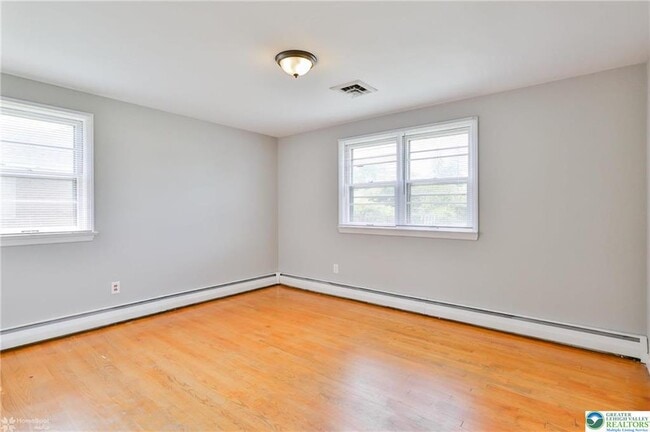 Building Photo - 3030 W Woodlawn St