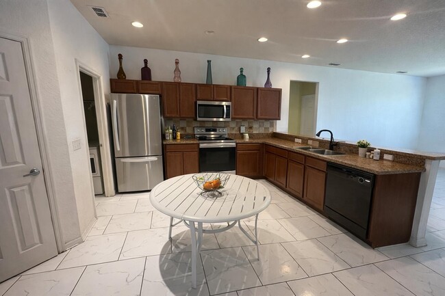 Building Photo - 1003 Mystery Cir