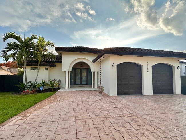 Building Photo - 15750 SW 90th Ave