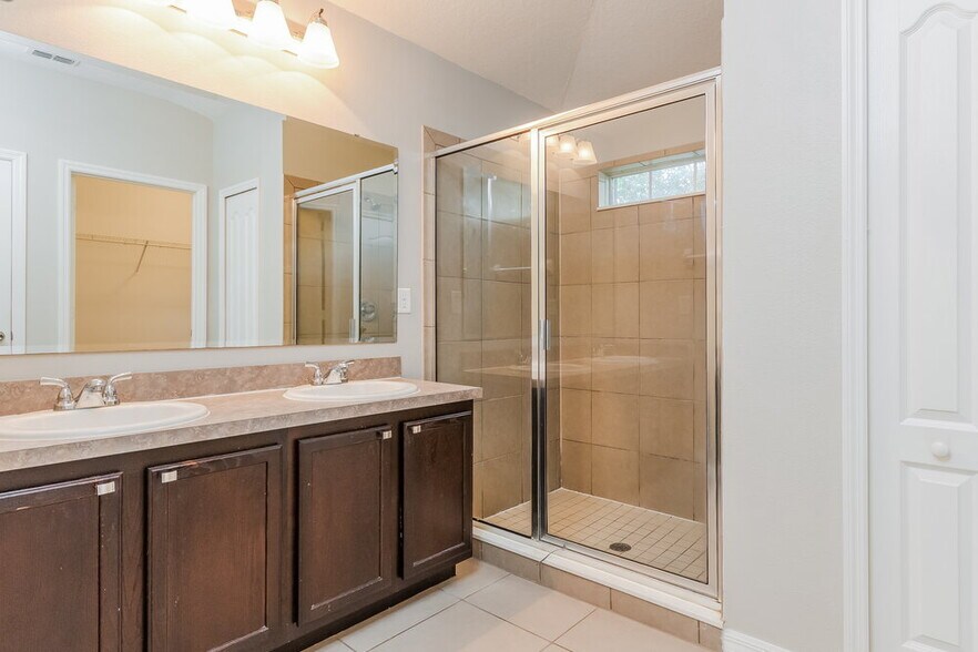 Building Photo - 13307 Tamarack Blvd