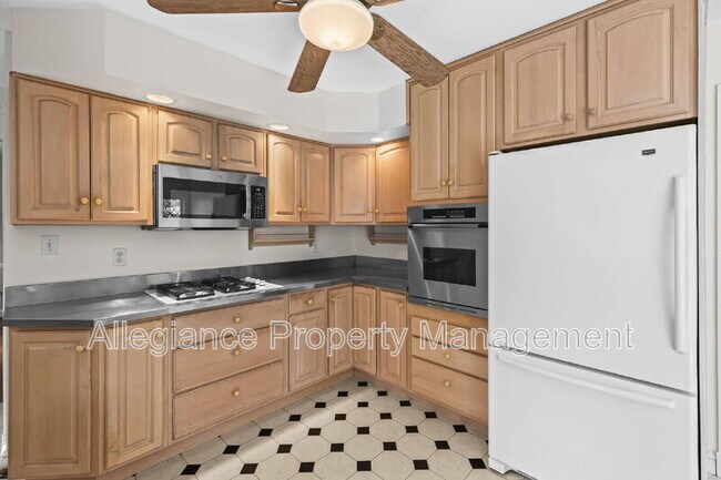 Building Photo - 3548 N Valley St
