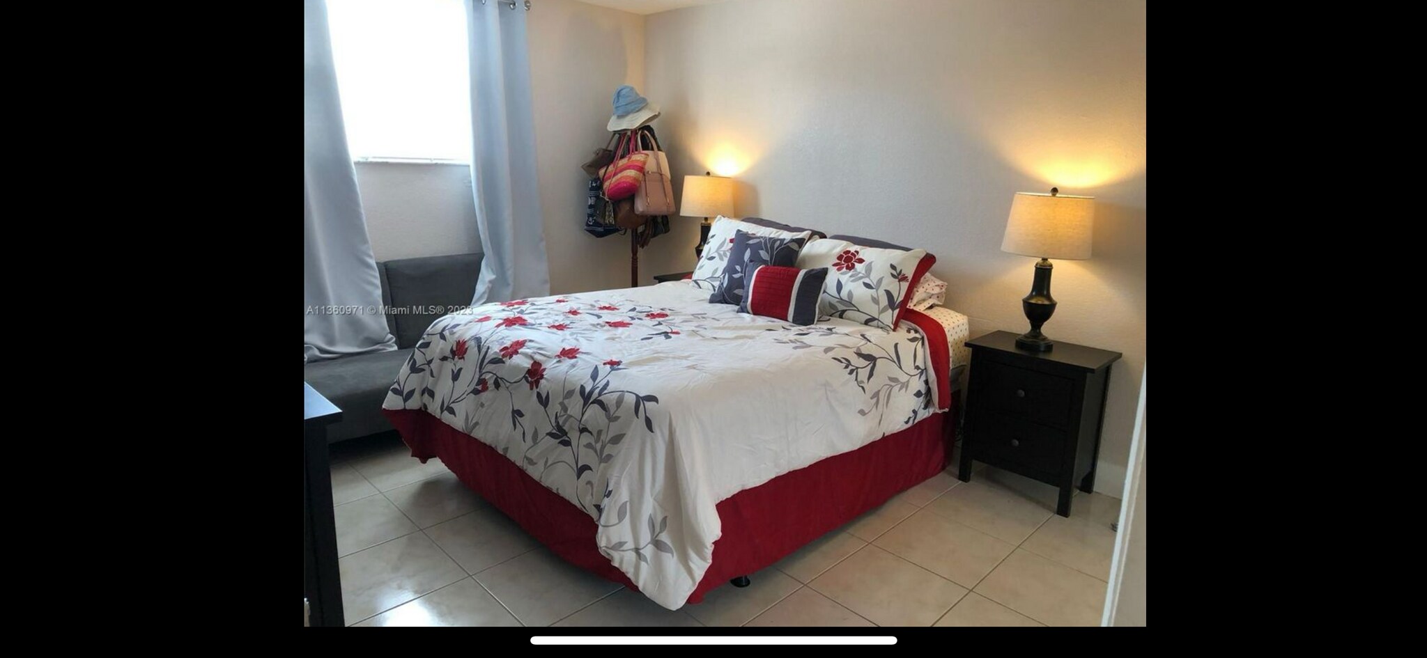 Building Photo - 606 W 81st St