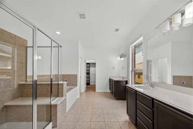 Building Photo - 13019 Foxwood Creek Ln