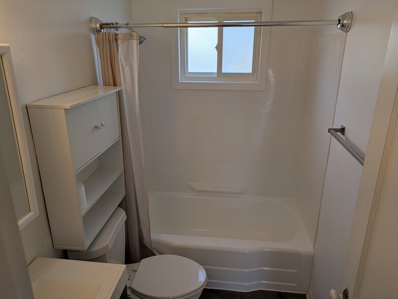 Building Photo - 4610 Belleview Ave