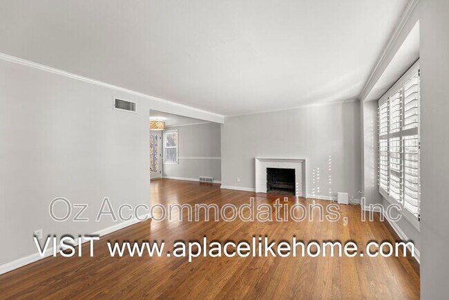 Building Photo - 7404 Village Dr