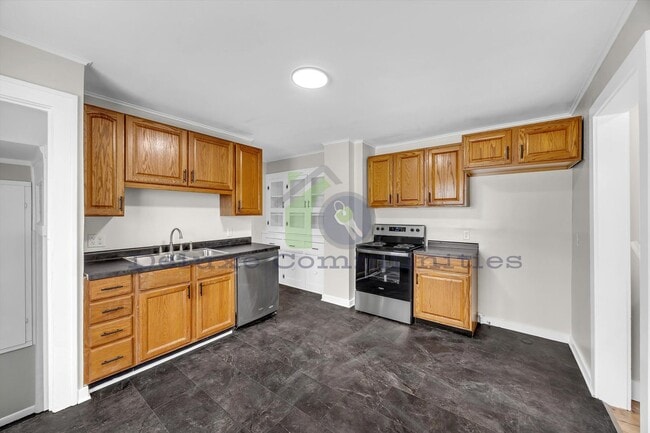 Building Photo - Spacious 4 Bedroom- With Extra room! New Remodel!