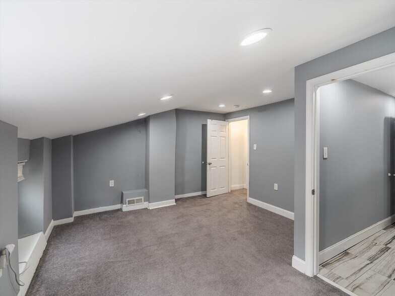 Building Photo - 4205 Main St