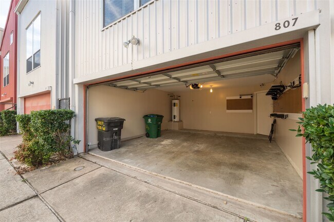 Building Photo - 807 Robin St