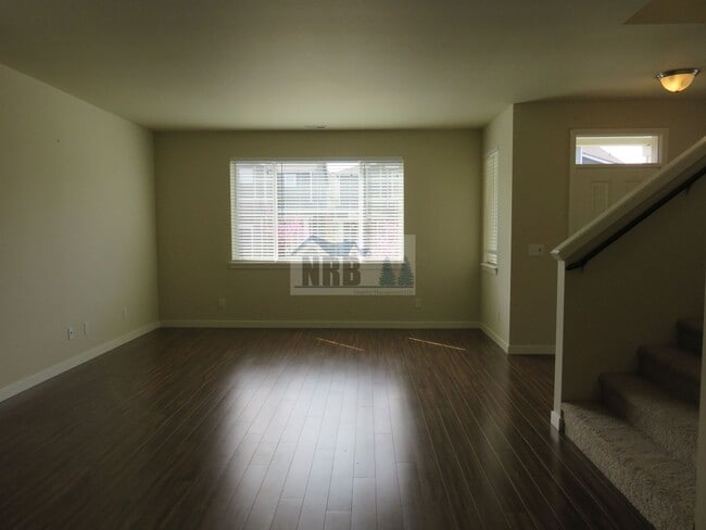 Building Photo - Stunning 3 bd House located in a Gated Community of Puyallup!