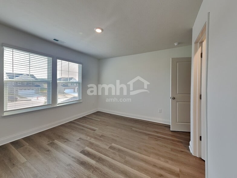 Building Photo - 319 Pne Hl Ct