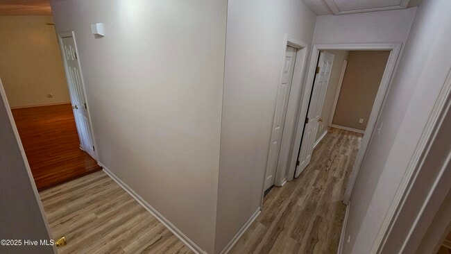 Building Photo - 830 Wood Creek Dr