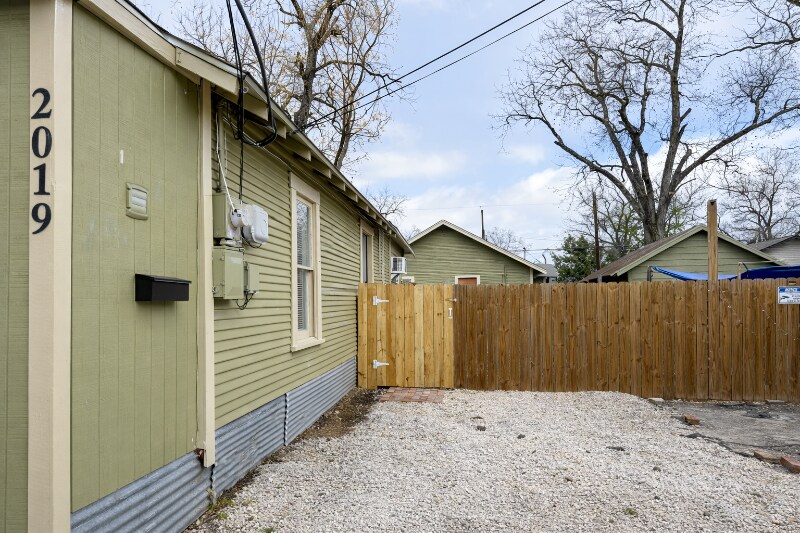 Building Photo - 2019 Beaver Ln