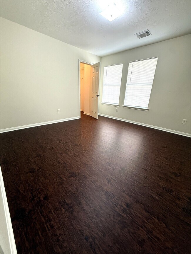 Building Photo - 6023 Barany Ct