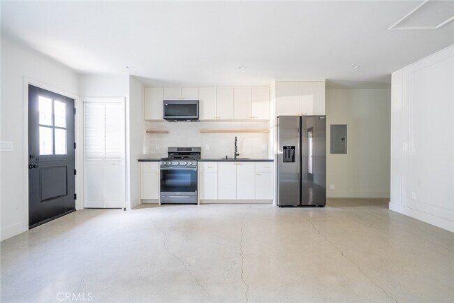 Building Photo - 14309 Califa St