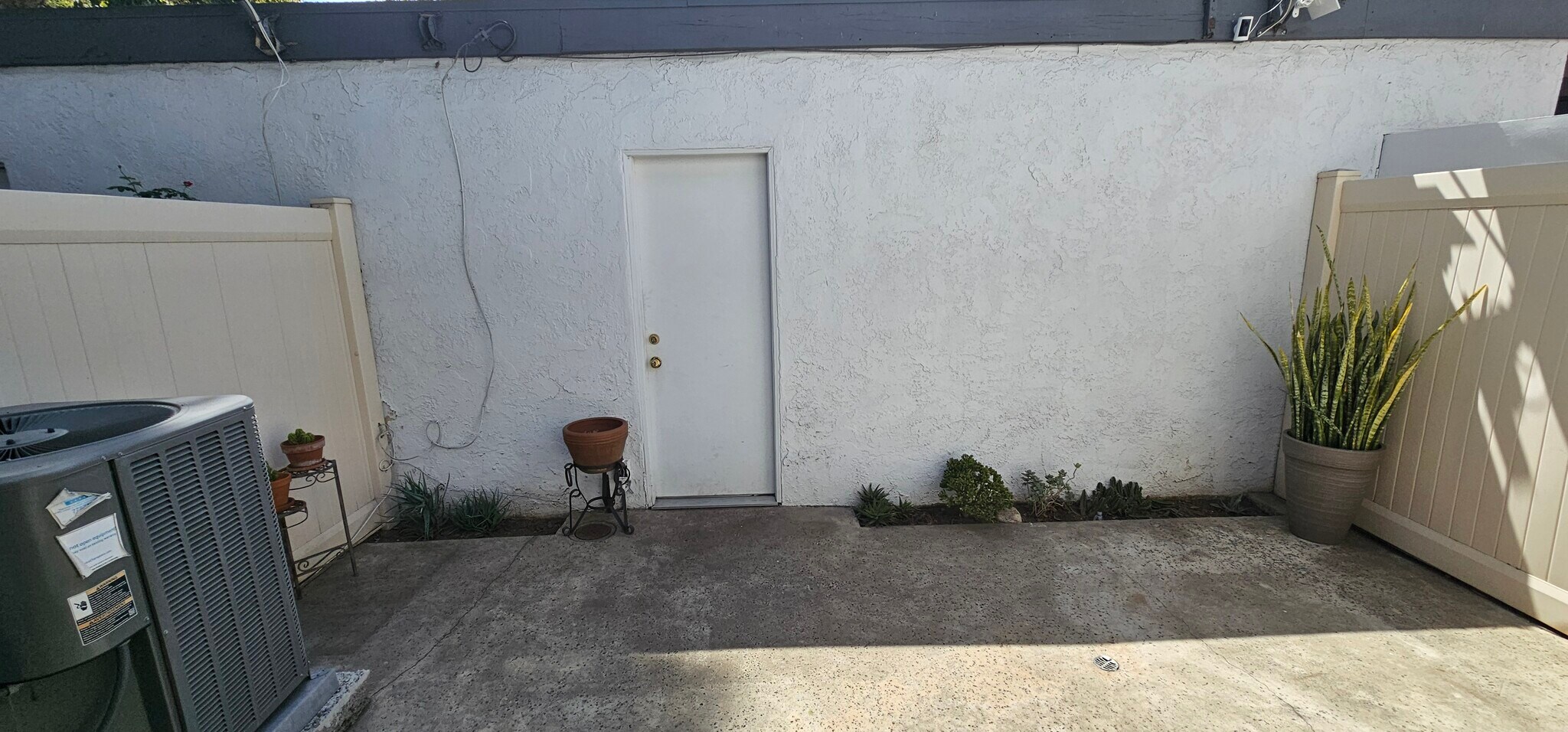 Back Patio - 1910 W Palmyra Ave
