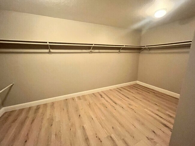 Building Photo - 1134 Kestrel Dr