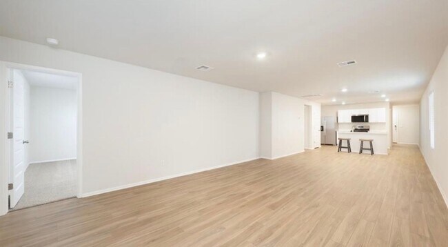 Building Photo - 560 St Charles Pl