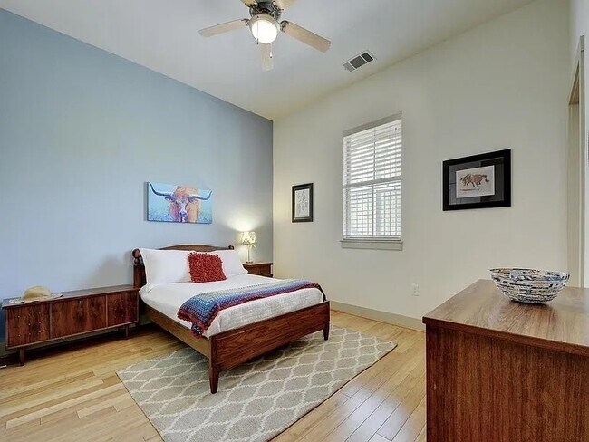 Building Photo - 2520 Bluebonnet Ln